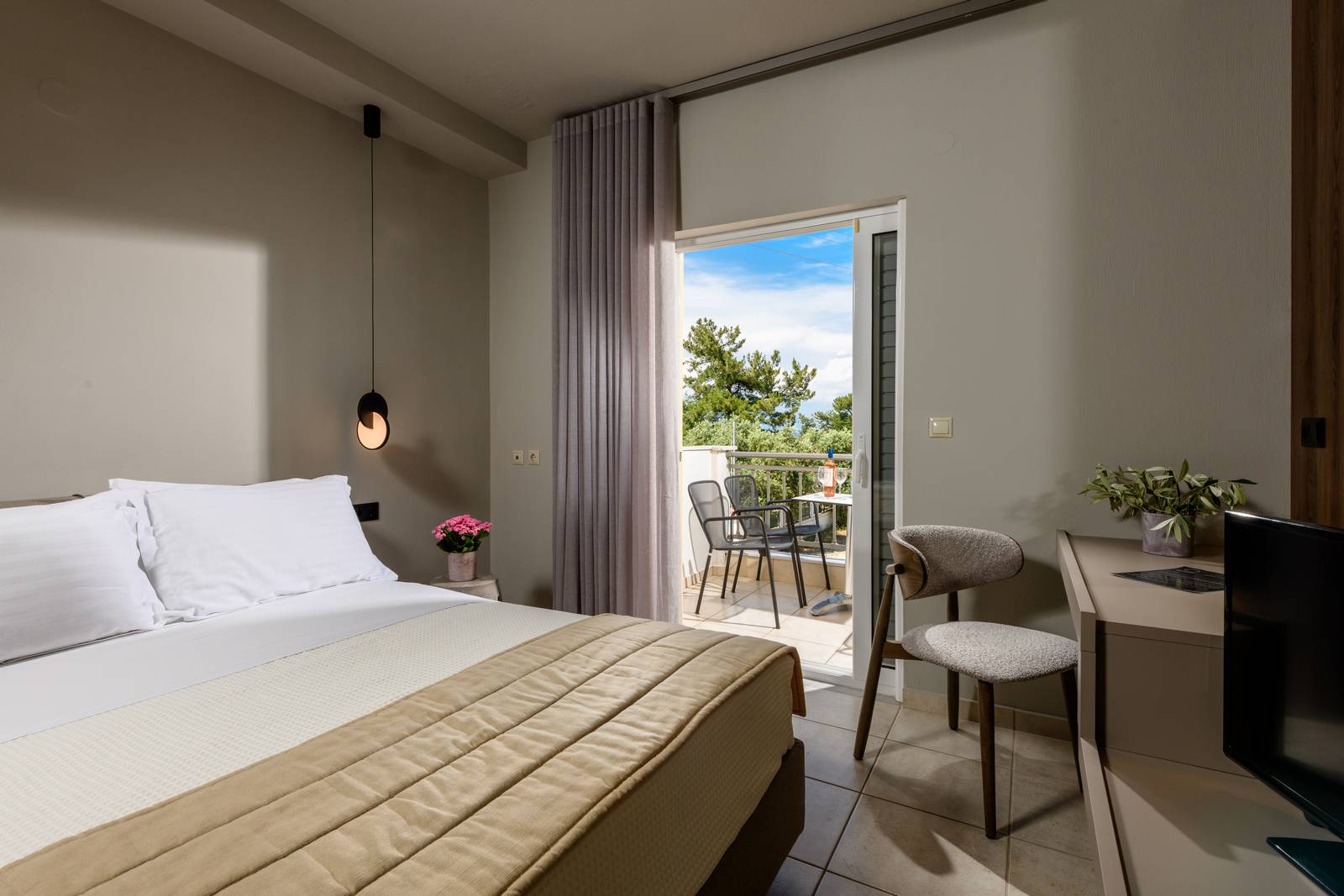 Triple Room - Louloudis Boutique