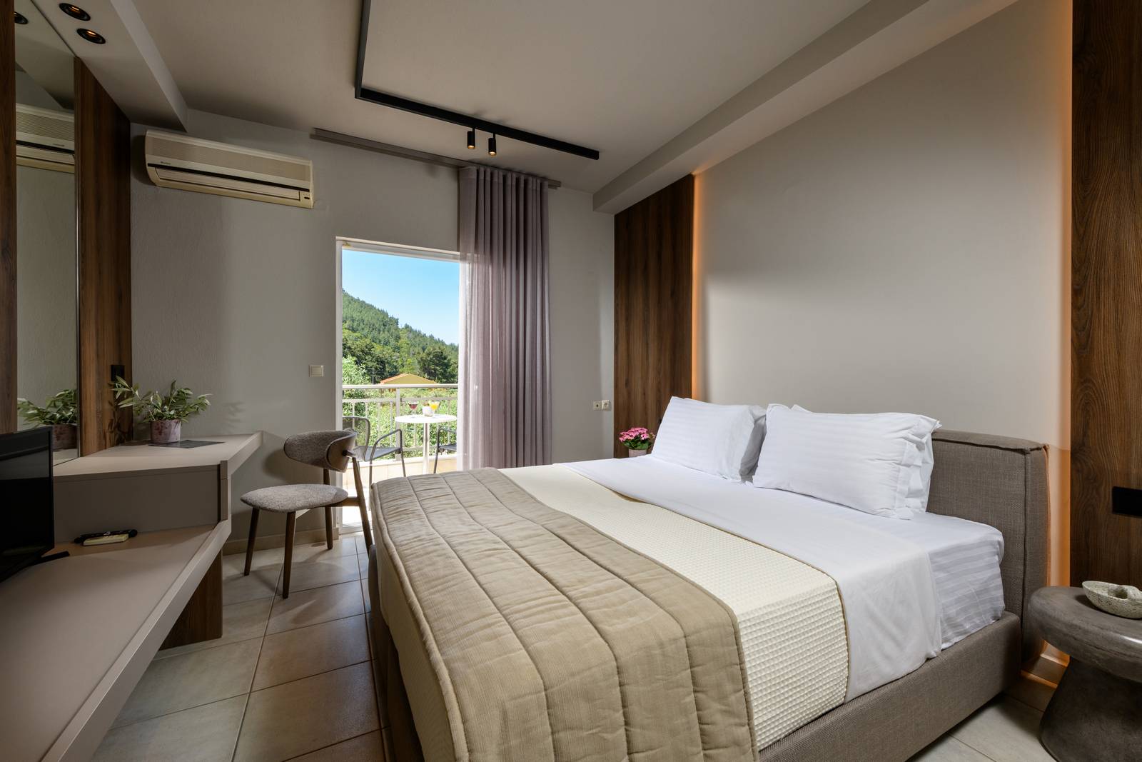 Deluxe Double Room - Louloudis Boutique