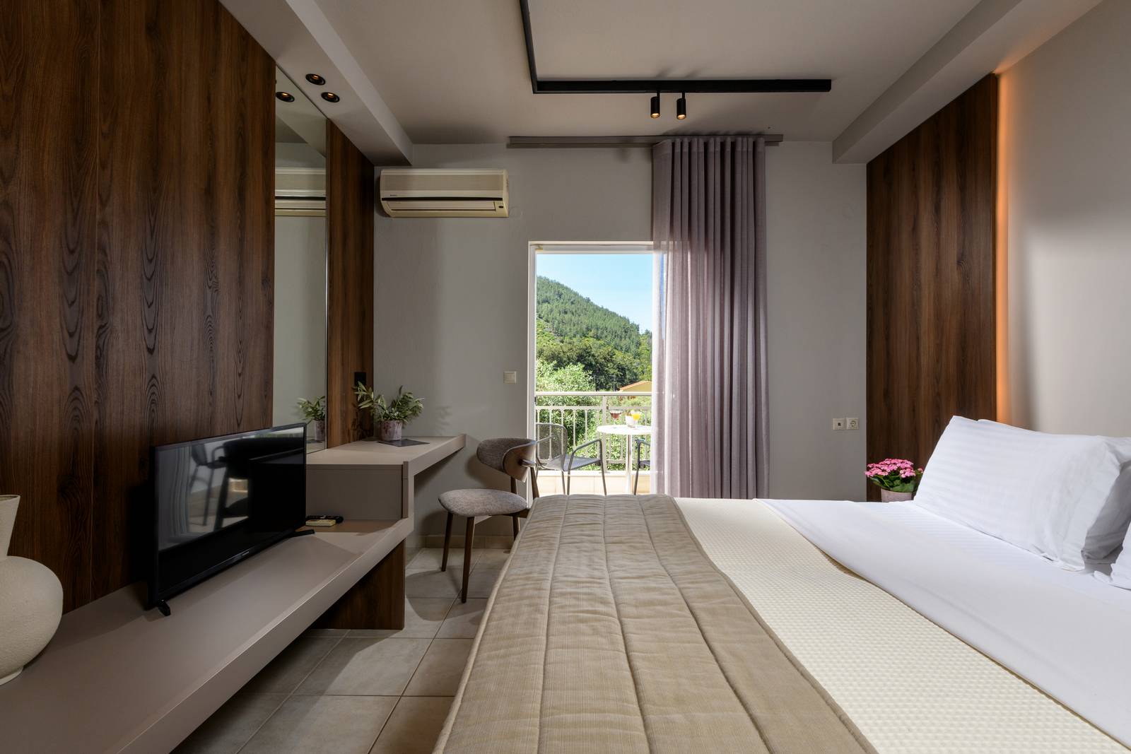 Deluxe Double Room - Louloudis Boutique