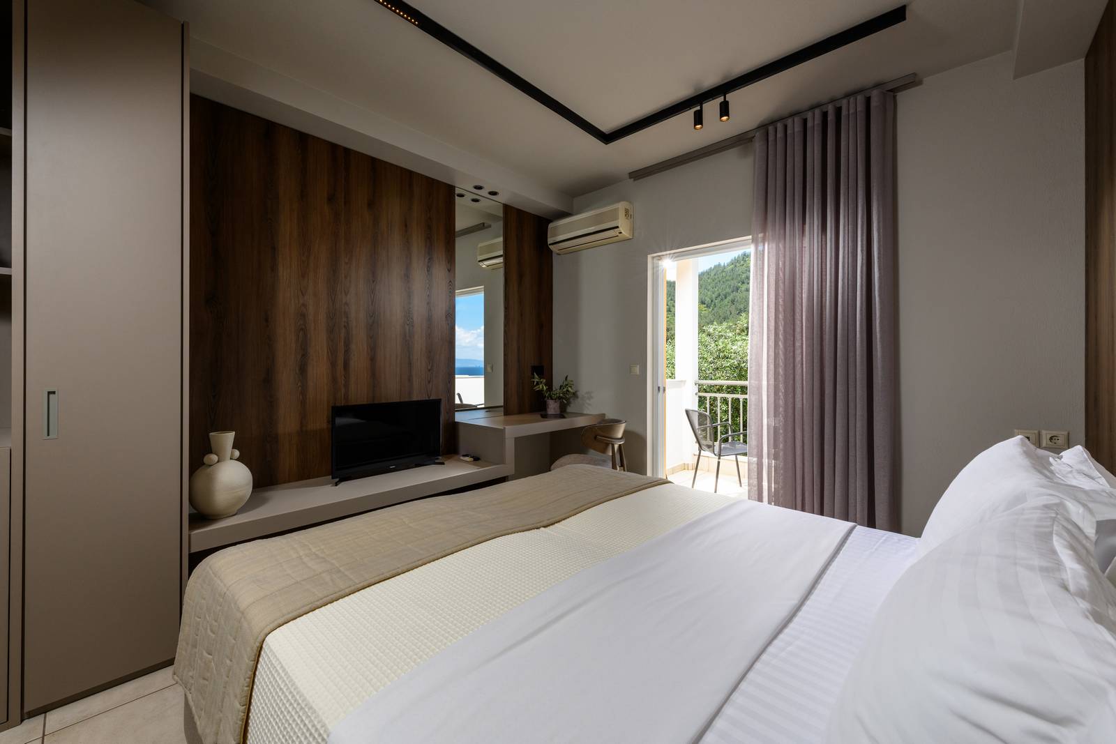 Deluxe Double Room - Louloudis Boutique
