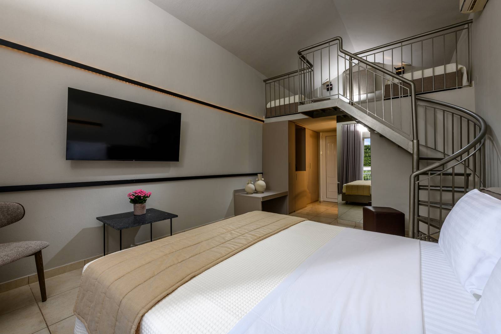 Duplex Suite - Louloudis Boutique